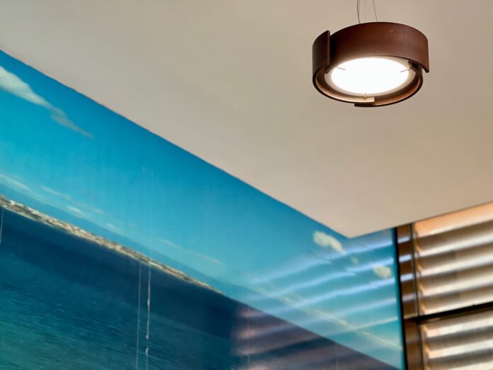 Detalle de iluminación led en la Oficina de Turismo