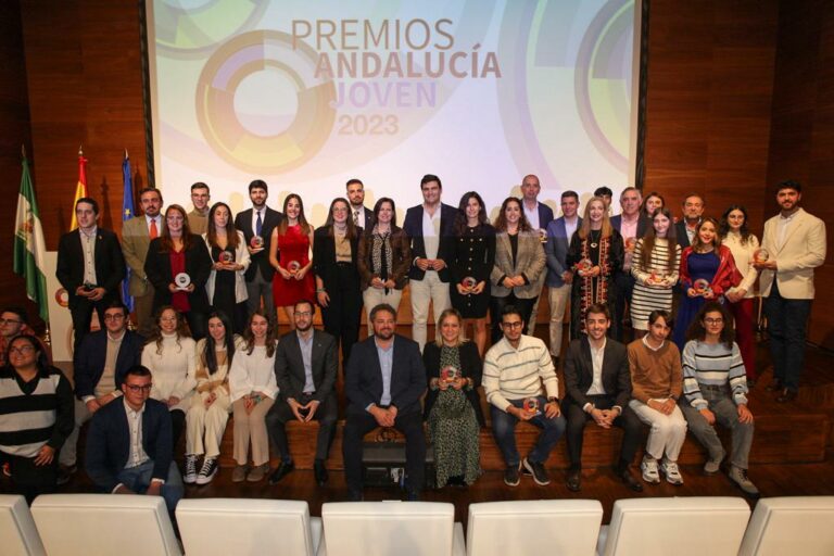 La Junta reconoce a 13 personas y entidades en los premios Andalucía Joven