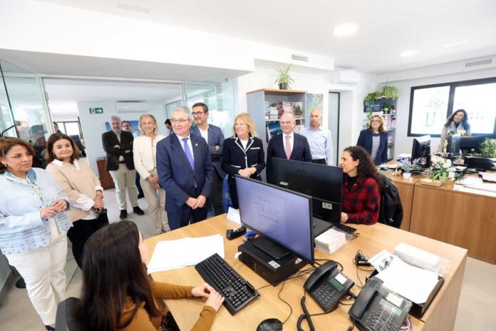 El Ayuntamiento de Marbella rehabilita el Faro como espacio público con una inversión de 1,8 millones y 2.500 metros cuadrados de uso ciudadano