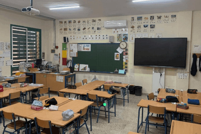 En 13 centros educativos de Benalmádena se instalan sistemas de climatización con una inversión de 348.400 euros de la Junta de Andalucía