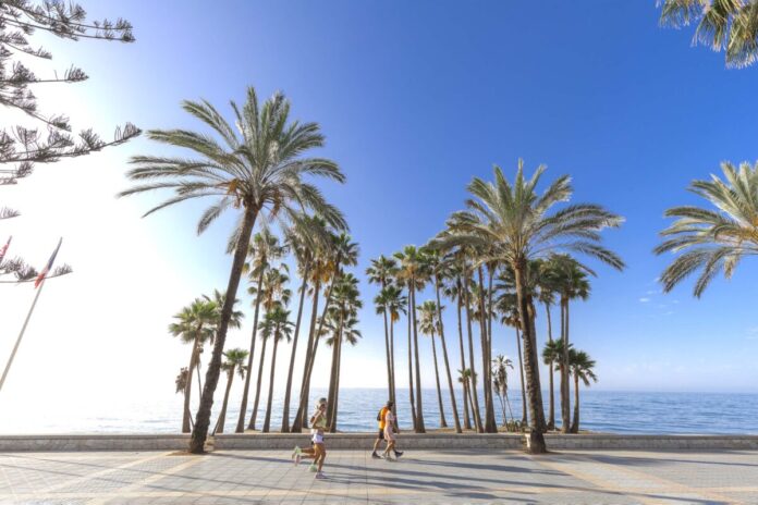 Marbella suma 56.249 viajeros hoteleros en marzo, un 12% más que en 2025, con ocupación del 60% y 4.779 empleos en el sector