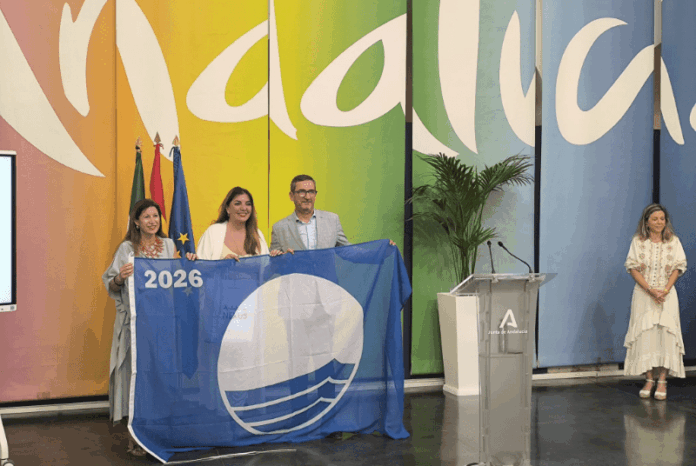 Benalmádena suma cuatro Banderas Azules en 2026 tras recuperar el distintivo de Torrebermeja-Santa Ana