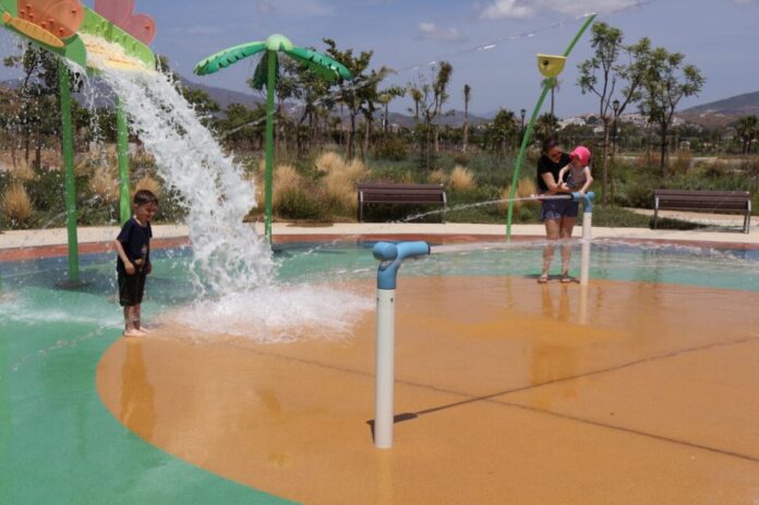 Mijas abre en el Gran Parque un splash park de 430 metros cuadrados con 41 elementos acuáticos