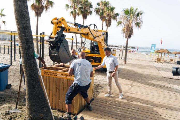 El Ayuntamiento de Marbella instala 104 nuevas islas de reciclaje en las playas del municipio