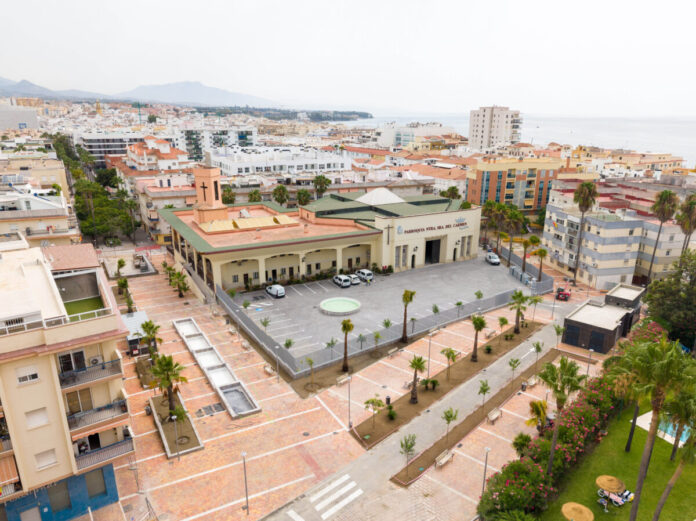 El nuevo parking en Huerta Nueva en Estepona amplía la red de plazas a un euro al día