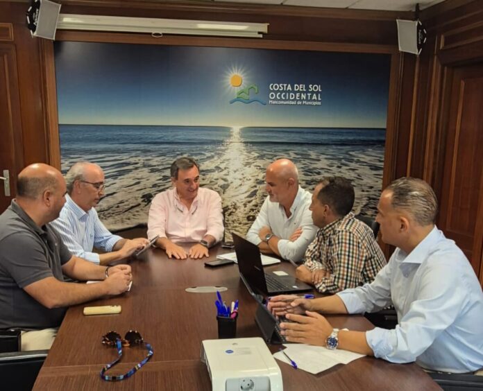 La Costa del Sol Occidental estudia una red de contención contra el alga asiática invasora