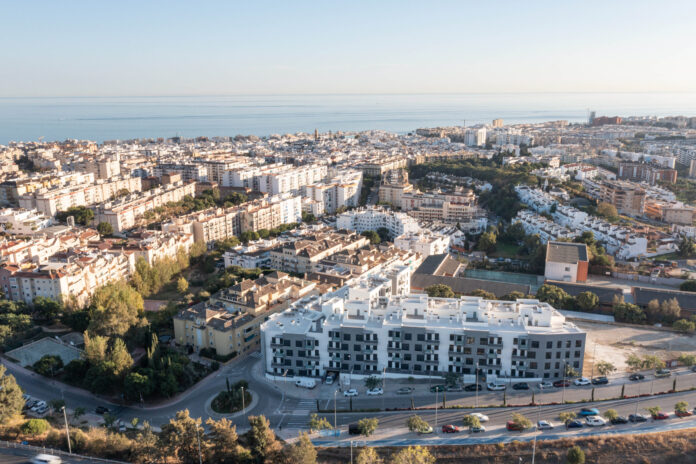 Estepona ofrece seis parcelas al Gobierno para construir 109 viviendas protegidas
