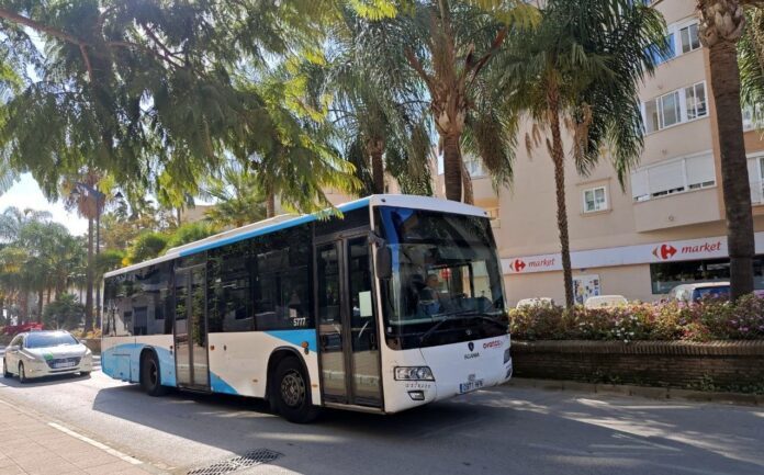 Estepona renovará su flota de autobuses con vehículos híbridos en el nuevo contrato de transporte